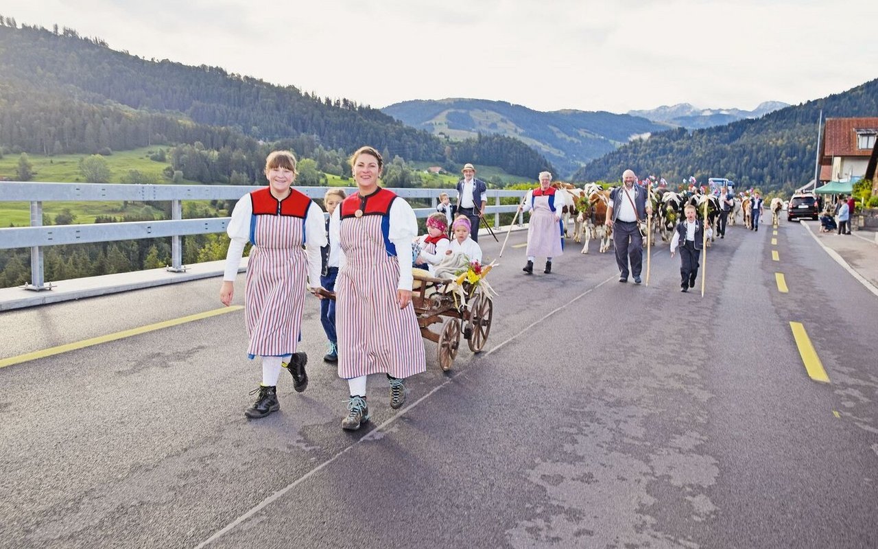Wunderschön: Angelo und Sonja Hayoz, von der Alp Kommet, betrieben einen grossen Aufwand. 