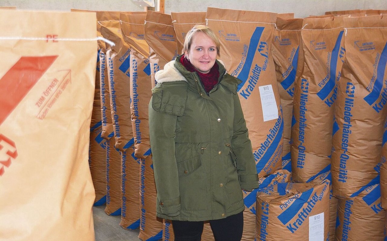 Auch kleinere Kunden bekommen bei ihr das individuelle Futter in gewünschter Form geliefert: Niederhäuser-Geschäftsführerin Marlene Kamber.