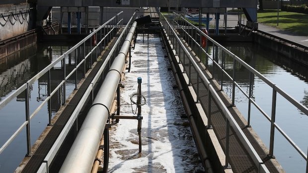 Zum Schutz der Wasserlebewesen will die Umweltkommission des Ständerates gezielt Abwasserreinigungs-Anlagen aufrüsten. (Bild EPFL)