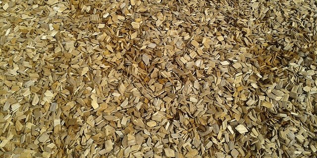 Der Landwirt konnte sich nicht mehr aus den Schnitzeln befreien. (Symbolbild Pixabay)