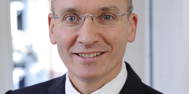 «Das Gerede um Preisdruck sowie neue Preismodelle sind in der Milchbranche nicht hilfreich»: Emmi-CEO Urs Riedener. (Bild: zVg) 