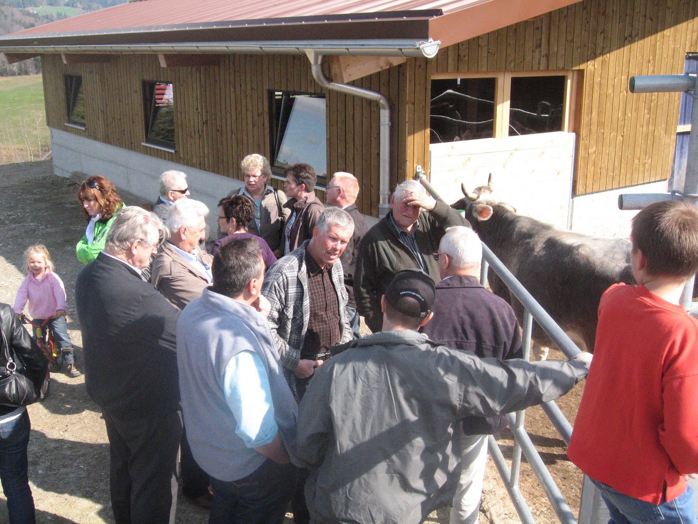 Besichtigung einer unterstützten Scheune im Entlebuch. (Archivbild BauZ)