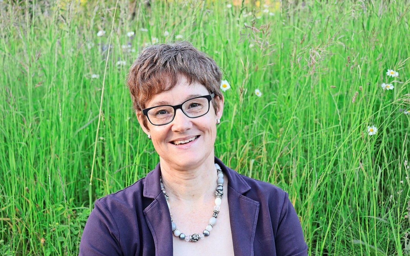 Gabi Werner ist Bäuerin auf einem Milchwirtschaftsbetrieb mitten im Dorf Merishausen, nördlich von Schaffhausen.