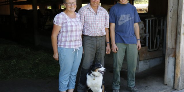 Trudi, Ueli und Simon Siegenthaler (r.) mit Hund Max. (Bilder kl)