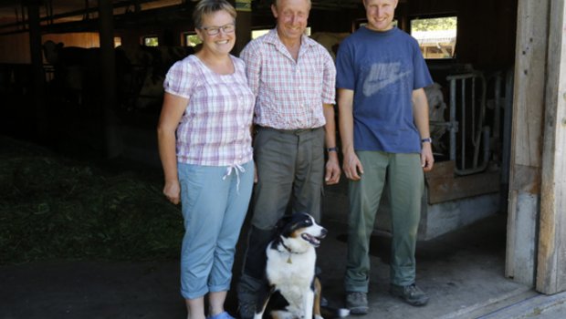 Trudi, Ueli und Simon Siegenthaler (r.) mit Hund Max. (Bilder kl)