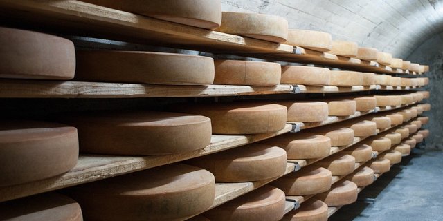 Was im Detailhandel in der Corona-Krise an Käse zusätzlich verkauft werden konnte, stammte laut Big-M aus dem Ausland. Schweizer Produzenten profitierten einmal mehr nicht. (Bild 5056468/Pixabay)
