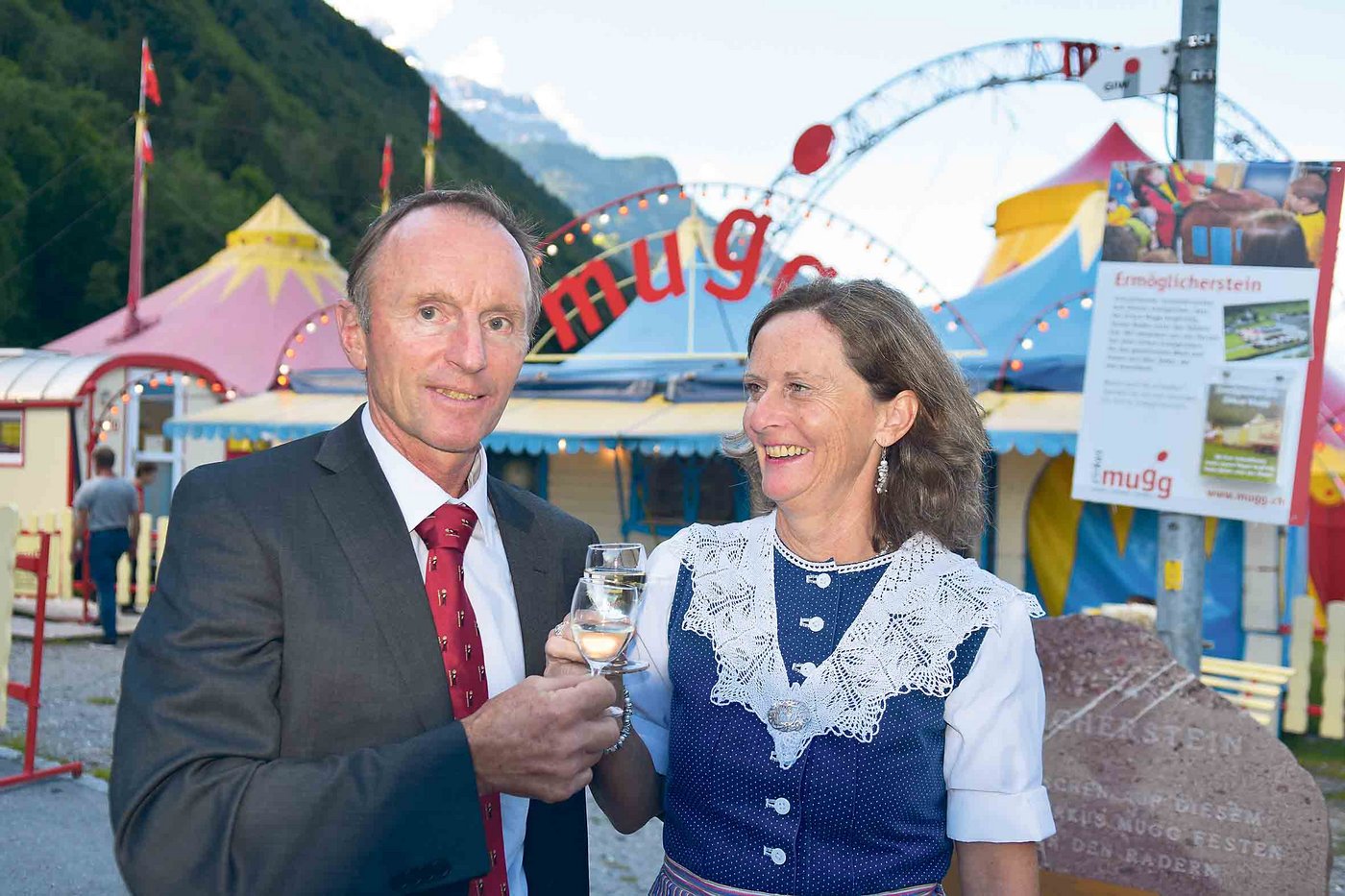 Der neu gewählte Fridolin Luchsinger am Fest zu seiner Wahl zusammen mit Ehefrau Anna in der Glarnertracht. (Bilder zVG/Barbara Schirmer)