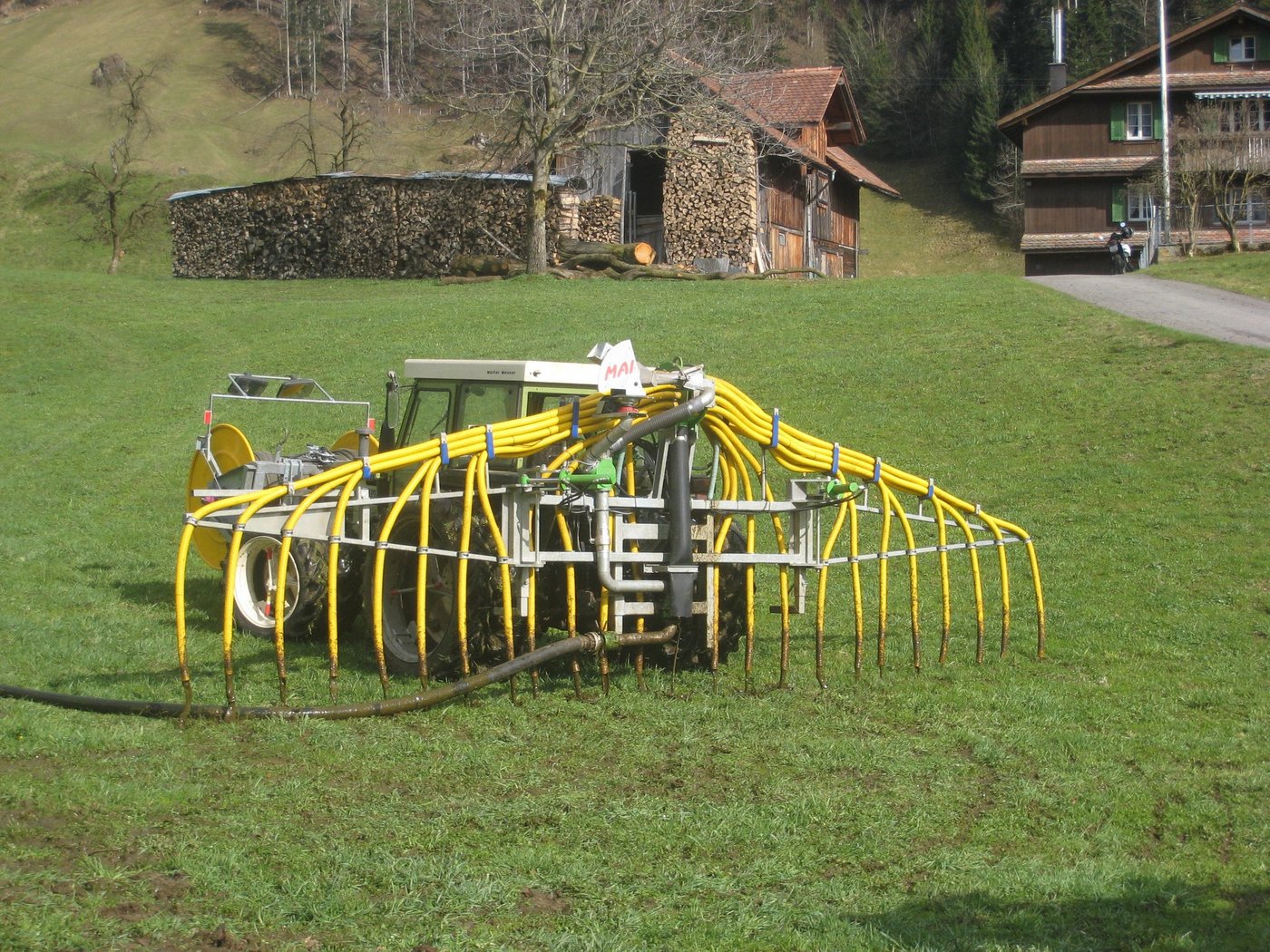 Im Thurgau ist der Schleppschlauch ab dem 1. Januar 2022 obligatorisch. (Bild Toni Rüst)