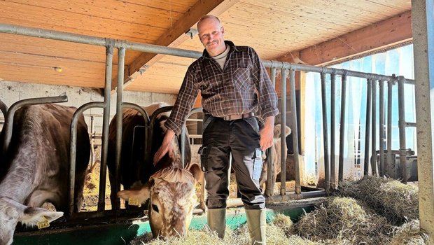 Res Büeler und seine Res Büeler und seine Tiere haben eine intensive Zeit hinter sich: Seit Mitte Oktober hatte der Betrieb mit der Blauzungenkrankeit zu kämpfen.