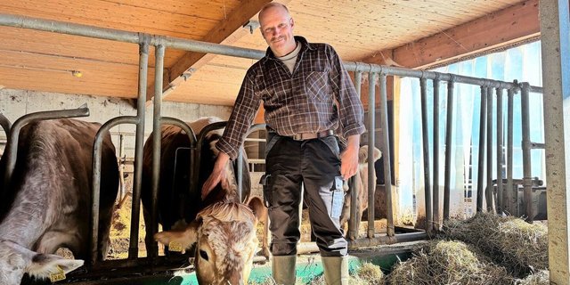 Res Büeler und seine Tiere haben eine intensive Zeit hinter sich: Seit Mitte Oktober hatte der Betrieb mit der Blauzungenkrankeit zu kämpfen. 