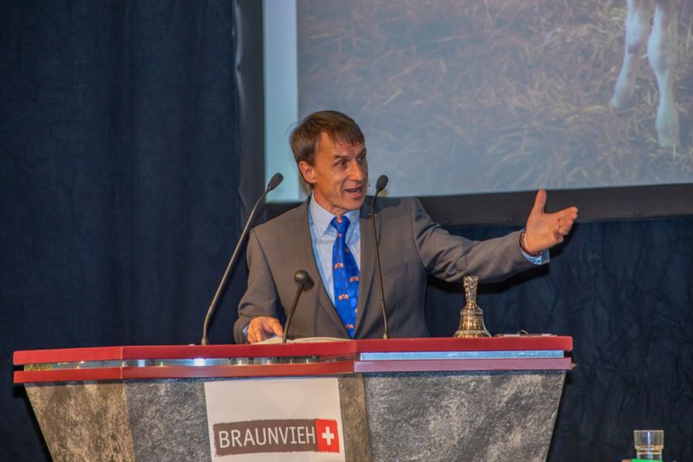 Reto Grünenfelder (hier an der DV von Braunvieh Schweiz 2019) wurde vom Vize- zum Präsidenten der ASR befördert. (Bild Braunvieh Schweiz))