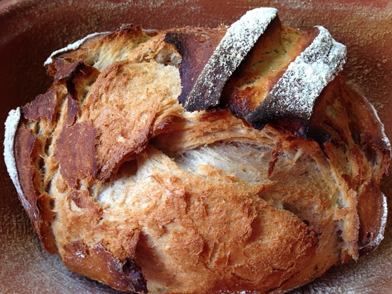 Frisch gebackenes Brot ist eine Verführung – aber bitte nicht zu schnell essen, denn erst nach längerer Zeit im Mund kommen alle Aromen zur Geltung. (Bild Pixabay)
