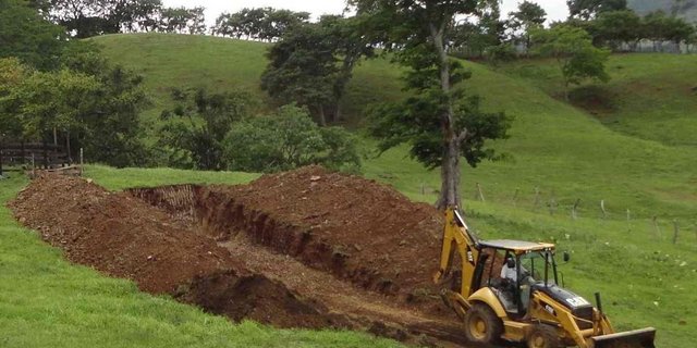 Hier entsteht das Fahrsilo. Und so sieht das ... (Bilder Mirka Lötscher)