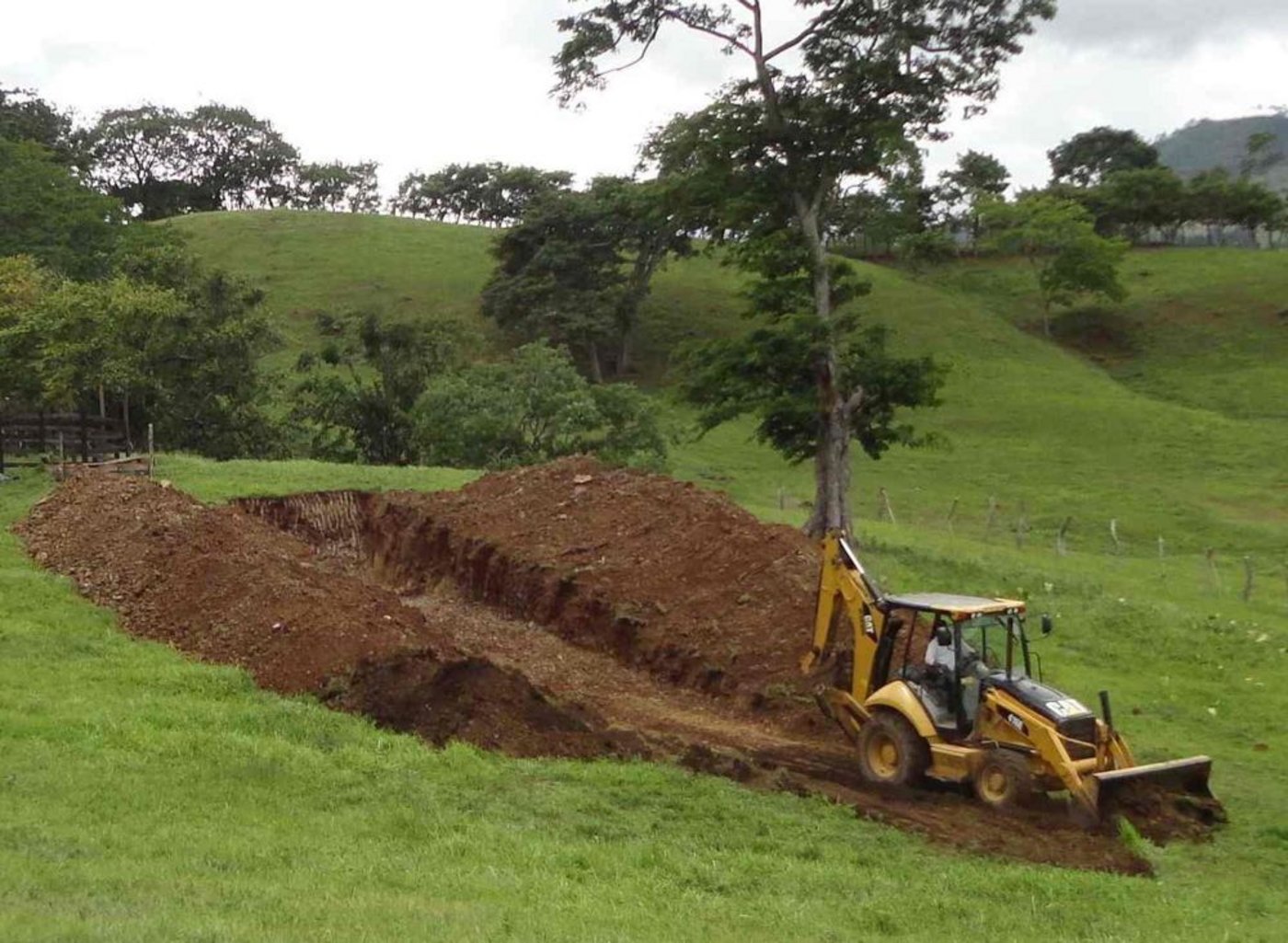 Hier entsteht das Fahrsilo. Und so sieht das ... (Bilder Mirka Lötscher)