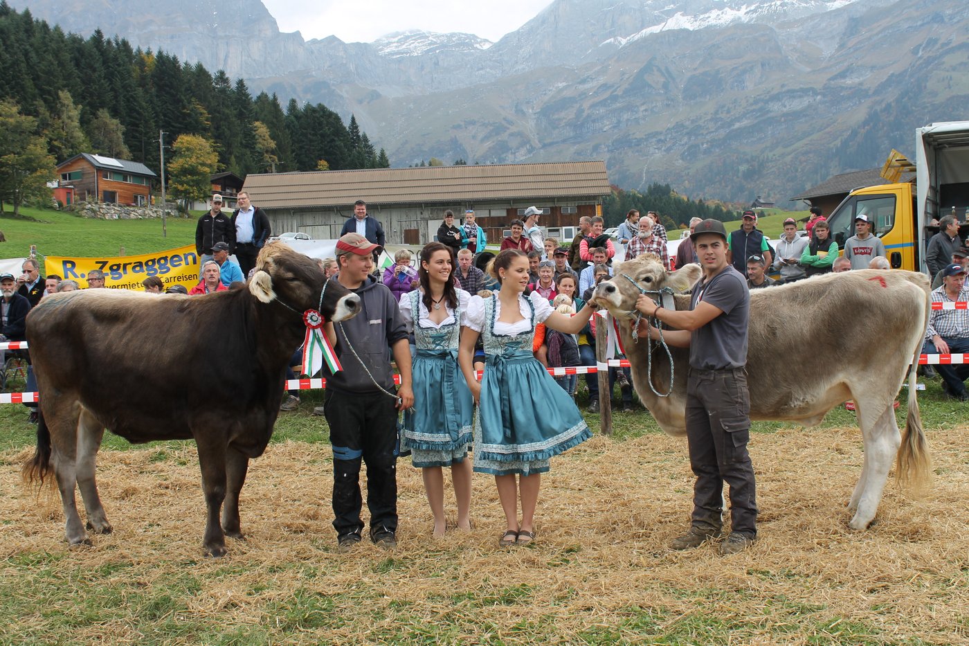Rinderchampion Genox-Boy Gardena (links) und Vize Rhythm Zora von Hanssepp Gisler.