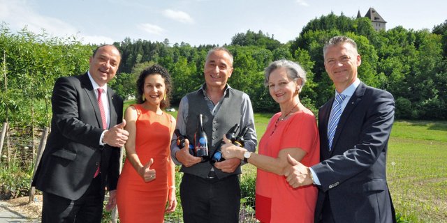 v.l.n.r. Dr. Markus Dieth, Landstatthalter; Vincenza Trivigno, Staatsschreiberin; Johannes Muntwyler, Direktor des Circus Monti; Renata Siegrist-Bachmann, Gros0sratspräsidentin; Roland Michel, Präsident Branchenverband Aargauer Wein (Bilder Kanton Aargau)