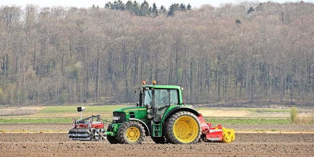 Laut Kostenkatalog sind die Kosten für die Nutzung von Landmaschinen im Vergleich zum Vorjahr mehrheitlich stabil geblieben. 