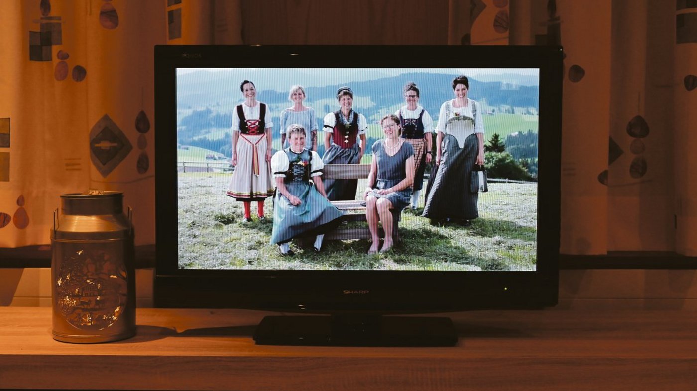 Die Mischung aus Leben und Kochen der Sendung Landfrauenküche macht den Reiz aus. Und natürlich eine Portion Gwunger, wie es denn bei anderen zuhause zu und her geht.  (Bild aw)