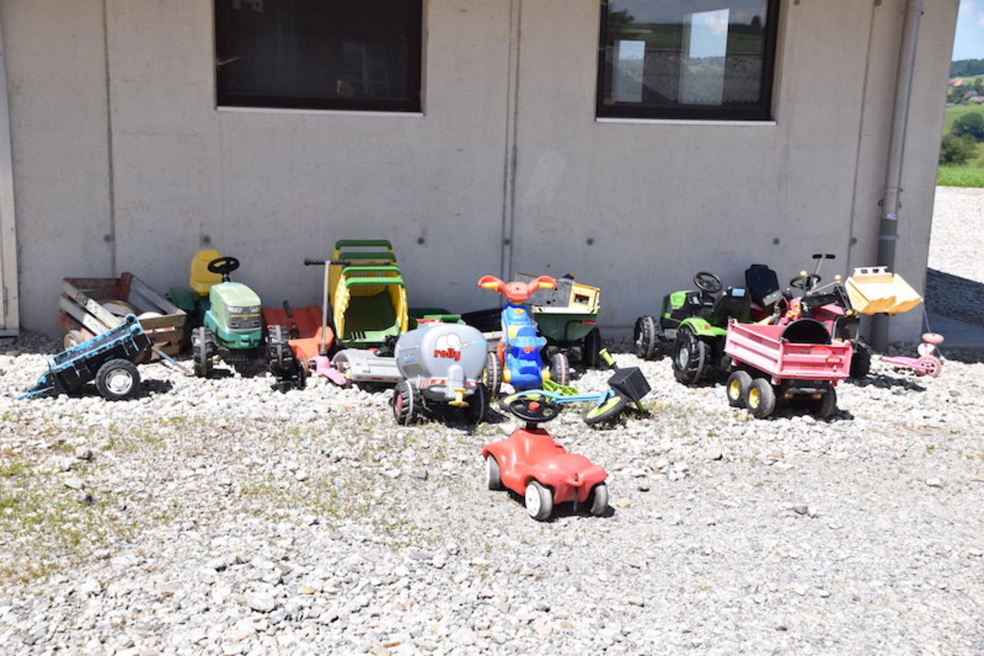 Der eindrückliche Maschinenpark von Zahnds, oder besser gesagt von ihren Buben Levio und Lionel.