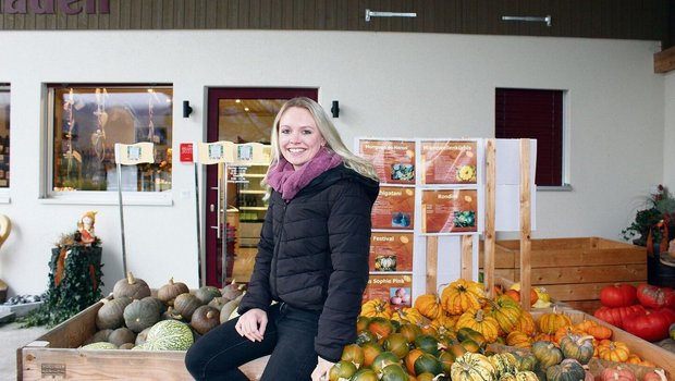 Corina Krauer arbeitet Vollzeit auf dem Ludihof in Benken. Der Betrieb wird in dritter Generation von Familie Schuler geführt. Zum Angebot des Ladens gehören unter anderem Fleisch und hausgemachte Teigwaren.