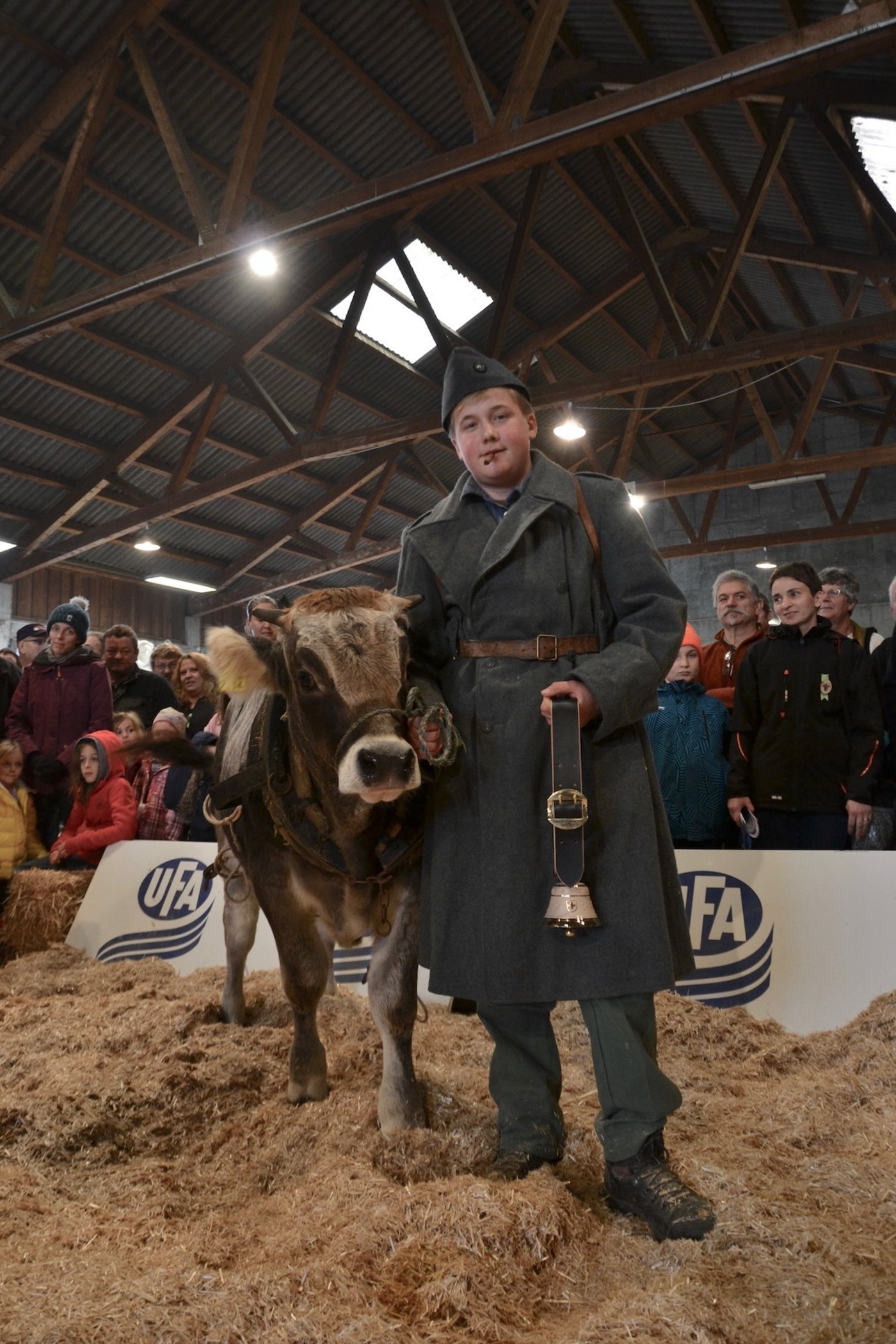 Simon Zurbrügg aus Fahrni bei Thun BE gewann mit dem Tiroler Kalb von Niclus Fortuna den Kinderwettbewerb.