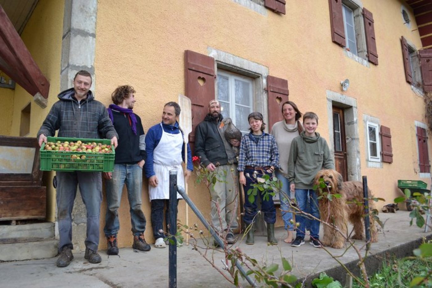 Thilo Camprad und sein engagiertes Team vor dem stadtnahen Falbringenhof Biel. (Bild zVg/übrige Bilder Lis Eymann)