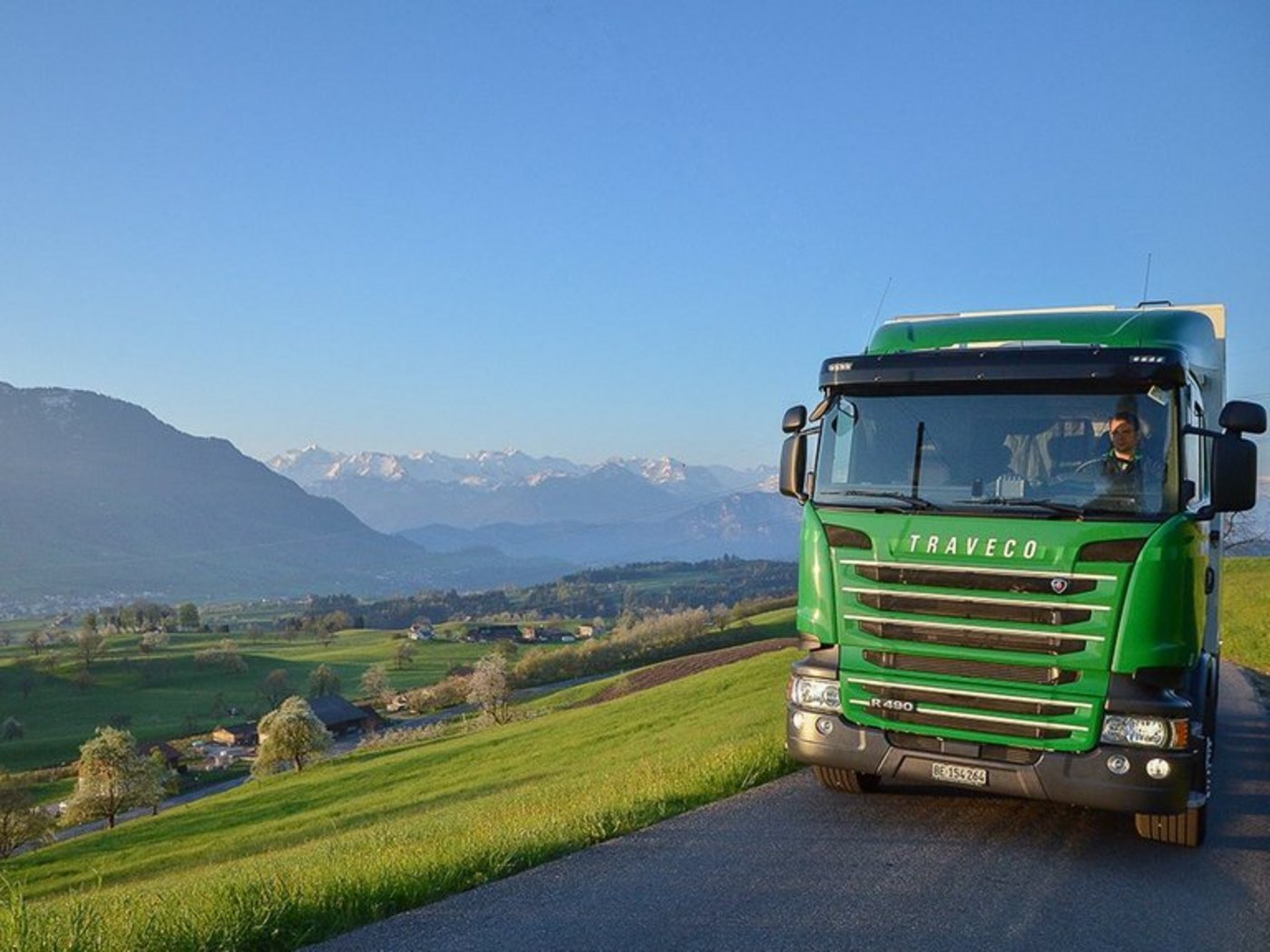 Ein Traveco-Lastwagen unterwegs. (Bild Traveco)