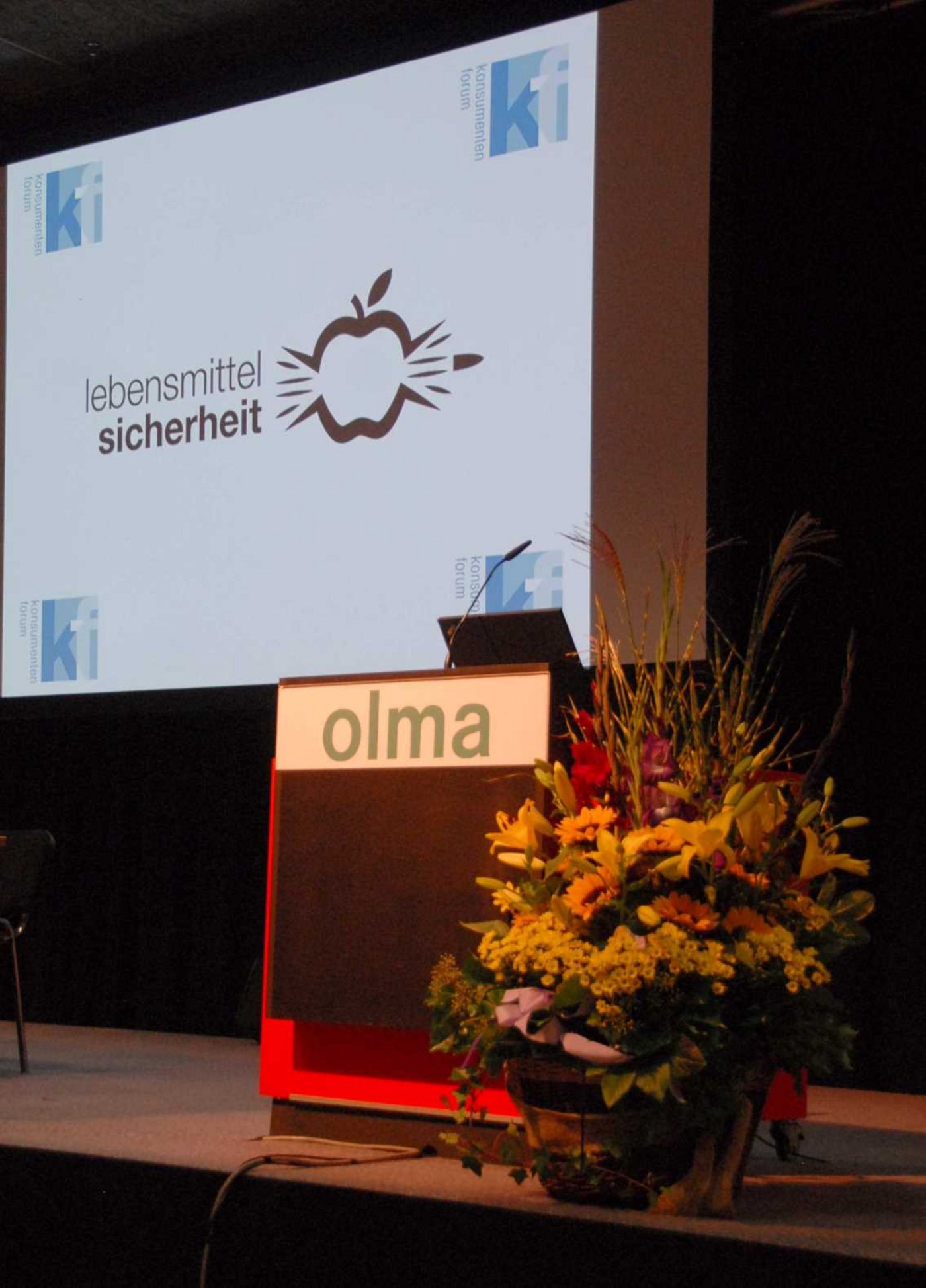 Das Konsumentenforum hat eingeladen, um über die Versorgung mit ausreichend und sicheren Lebensmittel zu debattieren... (Bilder: hja)