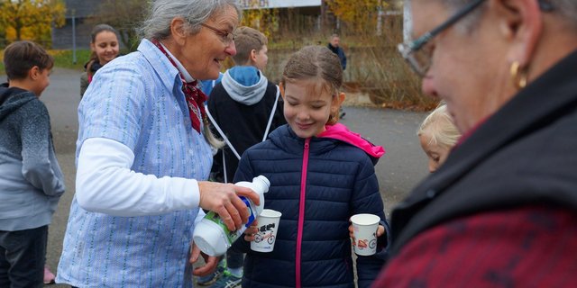 Gestern bekamen über 340 000 Schweizer Kinder gesunde Milch in der grossen Pause. (Bild Swissmilk)