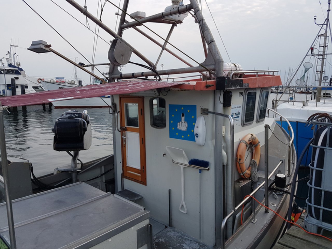 Die Fischer sind oft nicht mit den EU-Positionen einverstanden. Fischerboot im Hafen auf der Ostseeinsel Fehmarn. (Bild lid/ji)