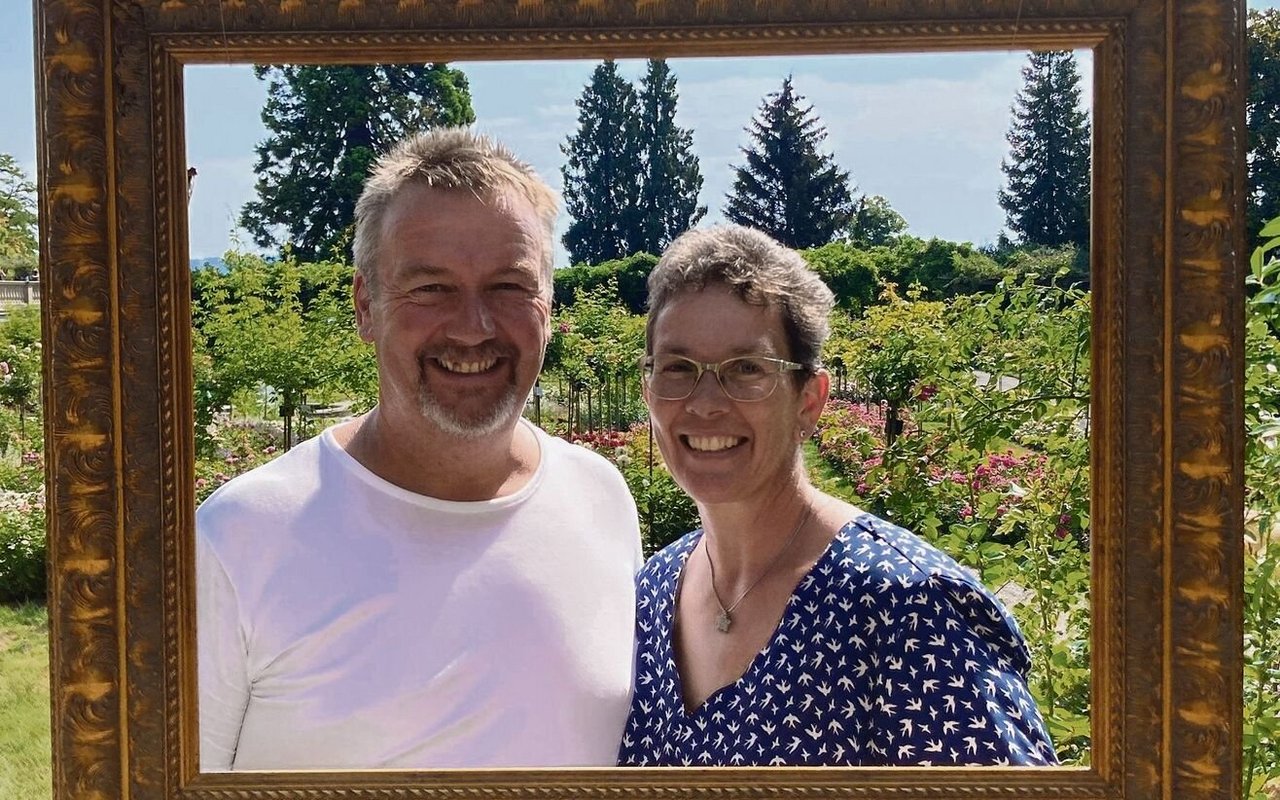 Karin und Urs Hänni lernten sich Ende der Schulzeit kennen und sind seit 37 Jahren ein Paar. Die beiden führen zusammen einen Landwirtschafts- und einen Gartenbaubetrieb. 
