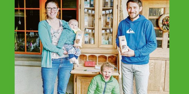 Das Mini-Hoflädeli besteht aus einem Schrank und ist nur der kleinste Absatzkanal für die Produkte vom «Muriboden-Hof». (Bild jba)