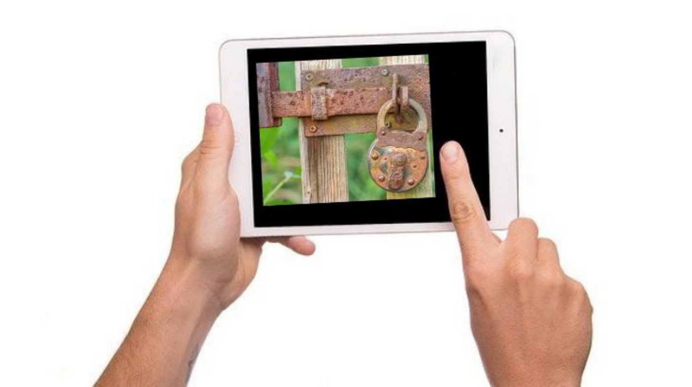 Wer seine Daten aus der Hand gibt, sollte sich über die Einhaltung des Datenschutzes informieren. GoodPriv@cy® soll hier eine Hilfe sein, (Bild niekverlaan und klickblick / Pixabay) 