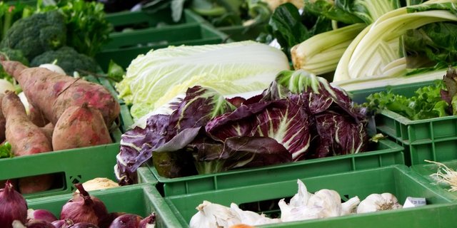 Obwohl Märkte für gewöhnlich draussen stattfinden, gilt im Kanton Bern ab morgen auch dort die Maskenpflicht. (Symbilbild Pixabay)