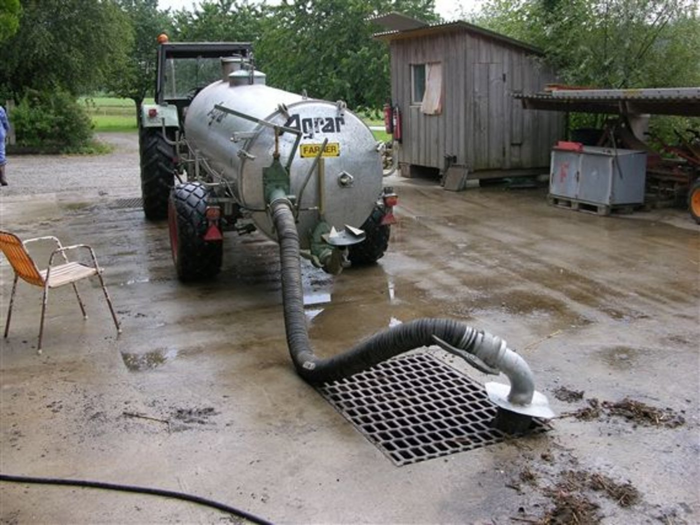 Beim Umpumpen ist die Jauchegrube überlaufen. (Symbolbild BauZ)