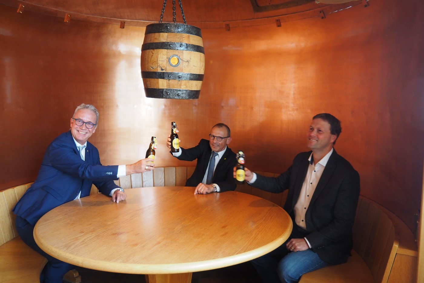 Stossen auf die Olma 2021 an: Falken-CEO-Markus Höfler, Regierungsrat Ernst Landolt und OK-Präsident Hannes Schärer (v. l. n. r.)