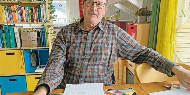 Franz Helfenstein in der kleinen Dachwohnung in der Stadt Luzern. Es brauchte etwas Umgewöhnung, mit so viel weniger Platz als vorher im grossen Bauernhaus zurechtzukommen. (Bilder Josef Scherer)