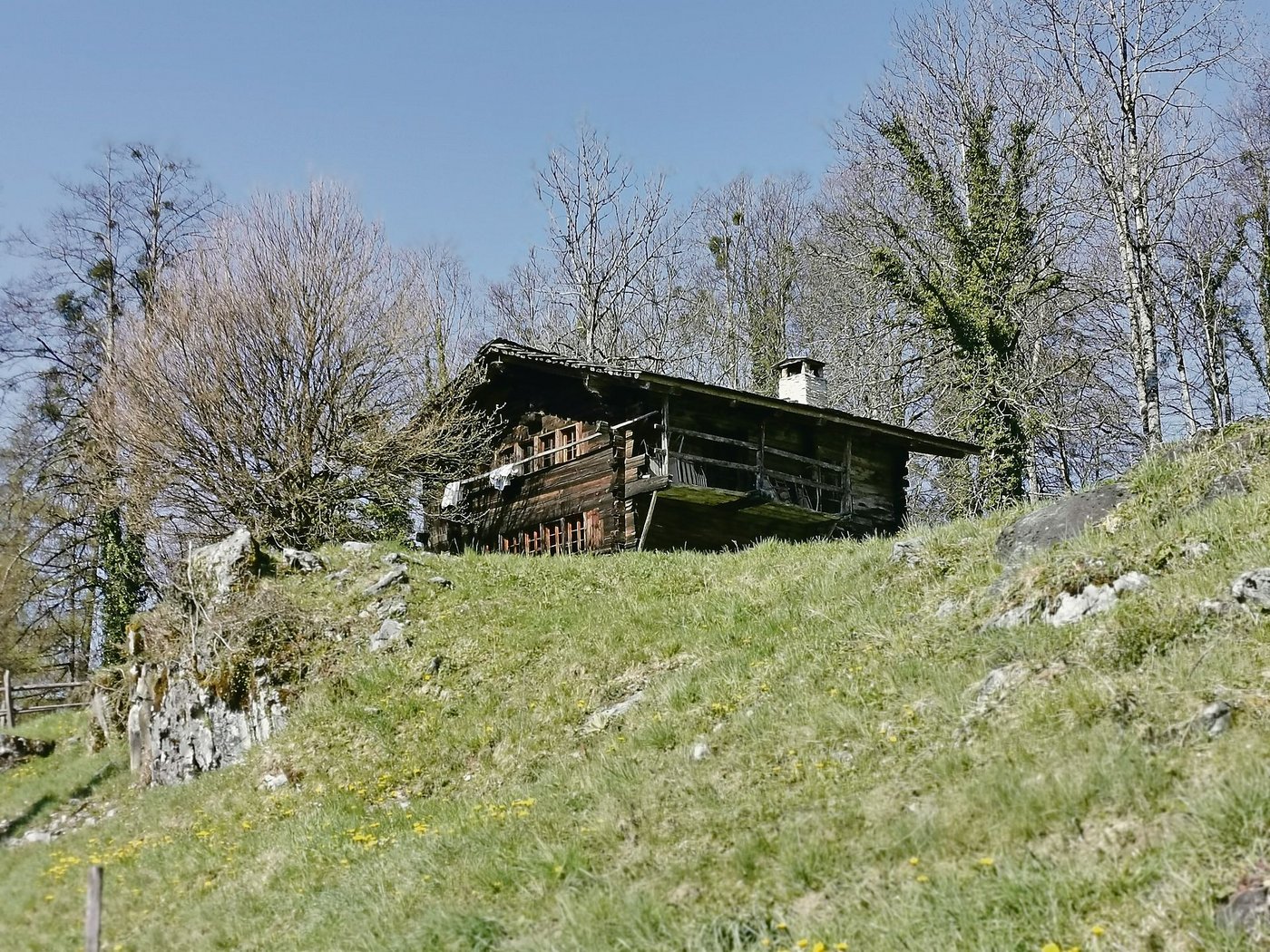 Alphütten umzubauen, ist nur unter sehr strengen Vorlagen möglich. (Symbolbild sb)