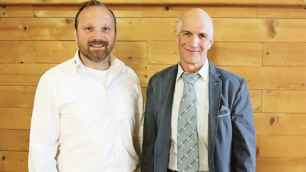 Das neugewählte Vorstandsmitglied Thomas Rickenbacher aus Cham und ZBB-Präsident Josef Murer (rechts). (Bild Reto Betschart)