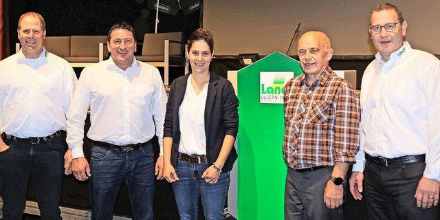 Gute Stimmung an der Generalversammlung der Landi Luzern-West (von links): der neue und der abtretende Präsident, Pirmin Schöpfer und Pius Vonarburg, die frisch gewählte Angelika Keller, Gastredner Ueli Maurer und Geschäftsführer Peter Lütolf.