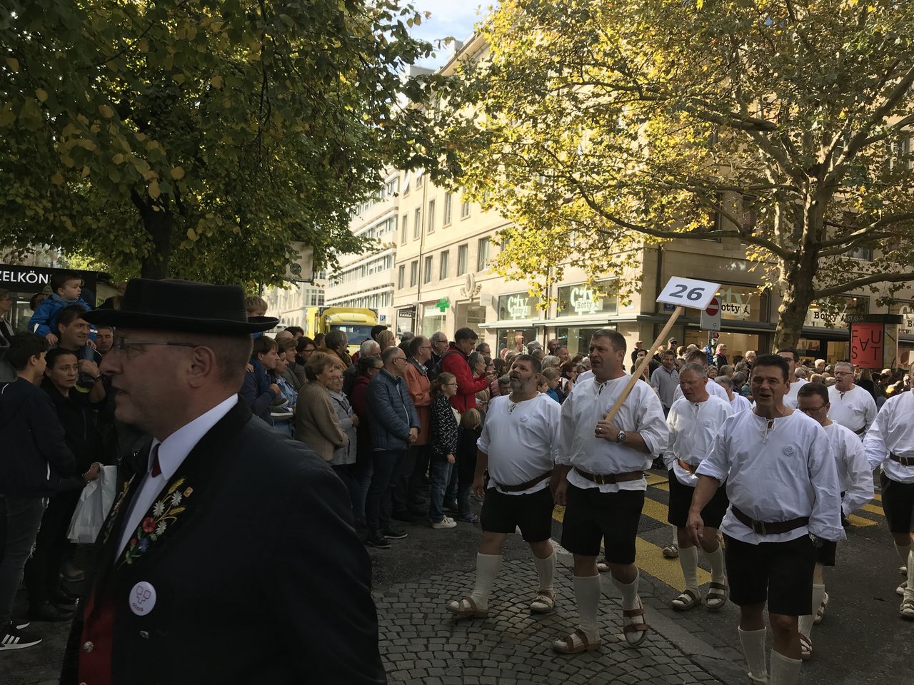 Der Jodlerklub Tälläbuebä aus dem urnerischen Attinghausen tragen die Tracht unseres Nationalhelden.