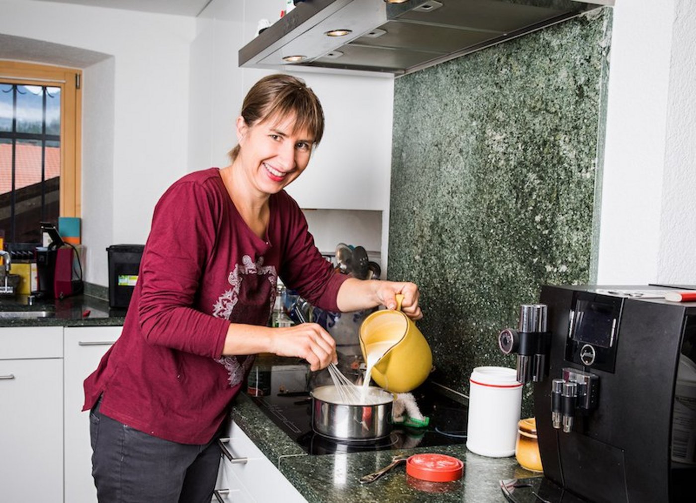 Das Menu von Karin Caminada: Mit Alpkäse oder Wild von der Jagd von Mann Oskar? Das bleibt noch ein Geheimnis. (Bilder SRF/Ueli Christoffel)