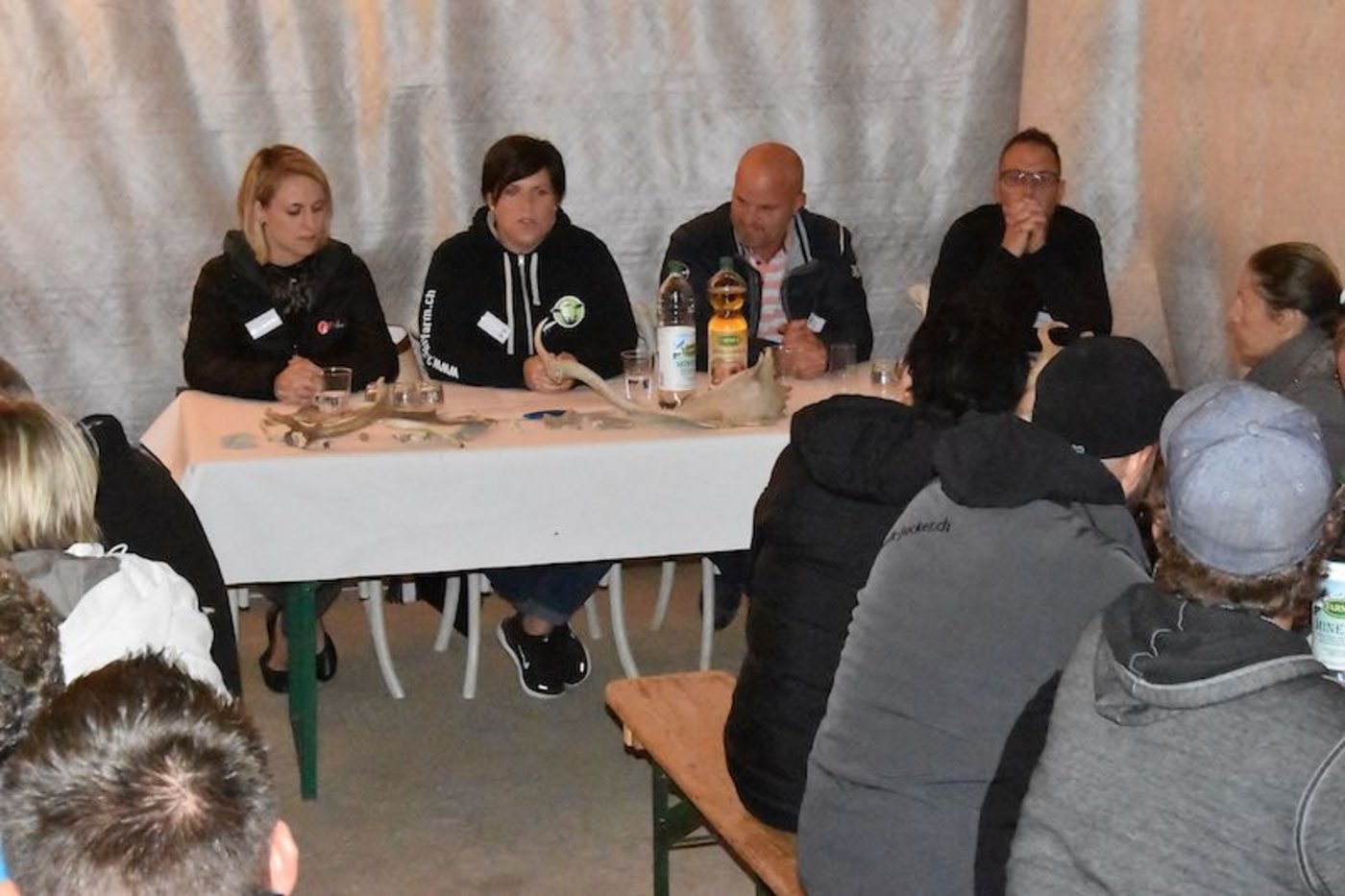 Lisa Fuchs, Jessica Bolli, Andreas Eberle und Martin Schurter (v.l.) berichteten über ihre Erfahrungen in der Direktvermarktung.