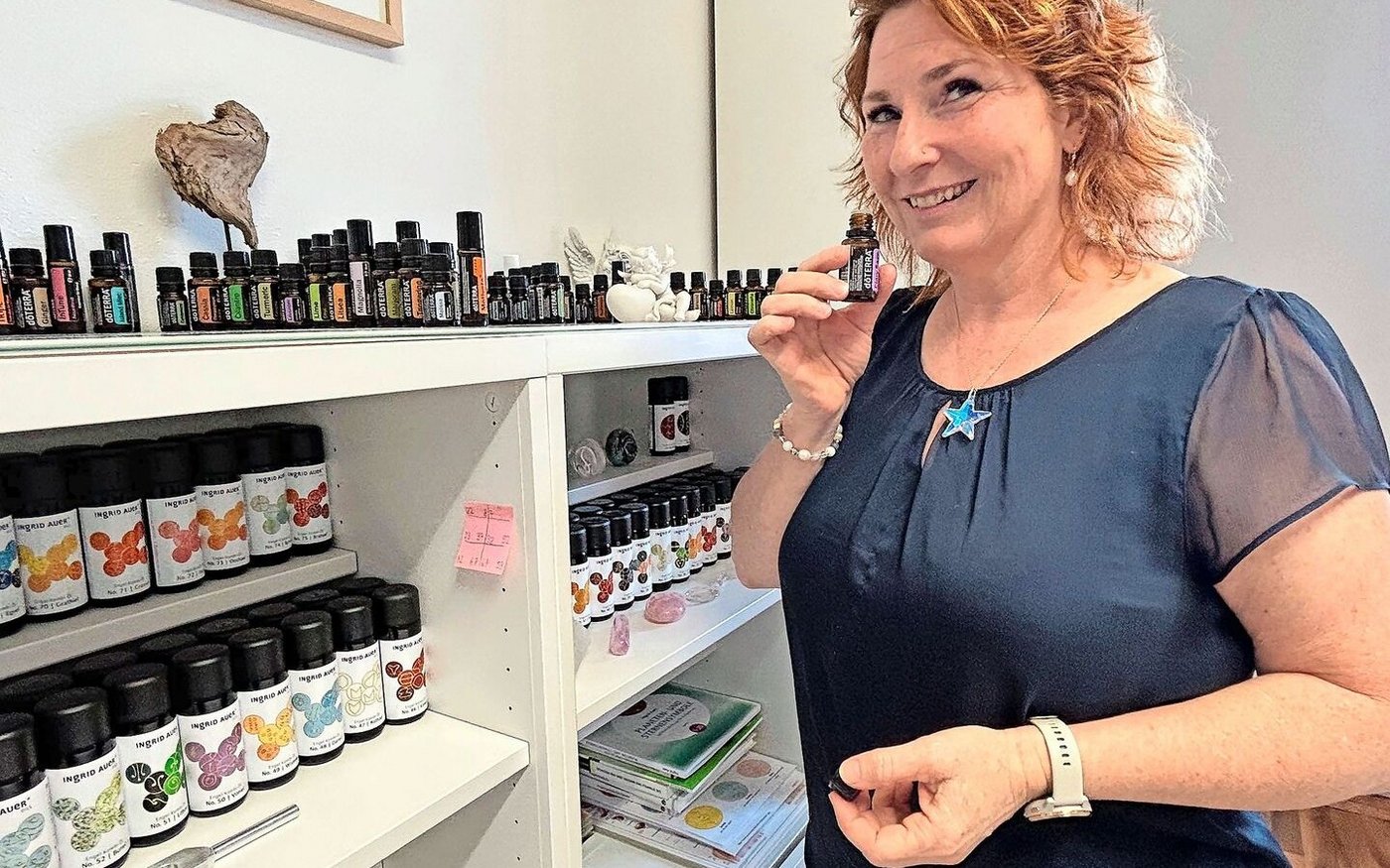 Manuela Manser arbeitet unter anderem mit verschiedenen Essenzen. Sie möchte bei ihren Klientinnen und Klienten die Balance zwischen Körper, Seele und Geist fördern.