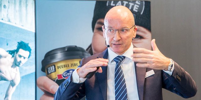 Urs Riedener an der Bilanzmedienkonferenz in Luzern. (Bild hja)