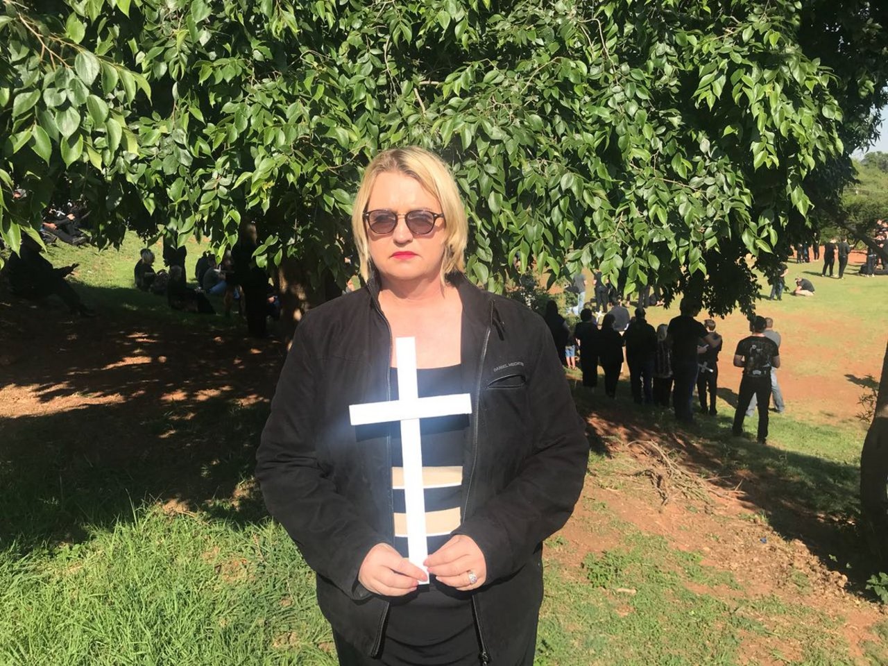Gedenken an ermorderte Farmer: Teilnehmerin an einer Kundgebung am "Schwarzen Montag". (Farmers Weekly / Annette Steyn)