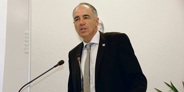 Christophe Darbellay findet: «Es ist höchste Zeit, dass zum Problem mit dem Wolf endlich die Schafzüchterfamilien und nicht Universitätsprofessoren angehört werden.» (Bild Benildis Bentolila)