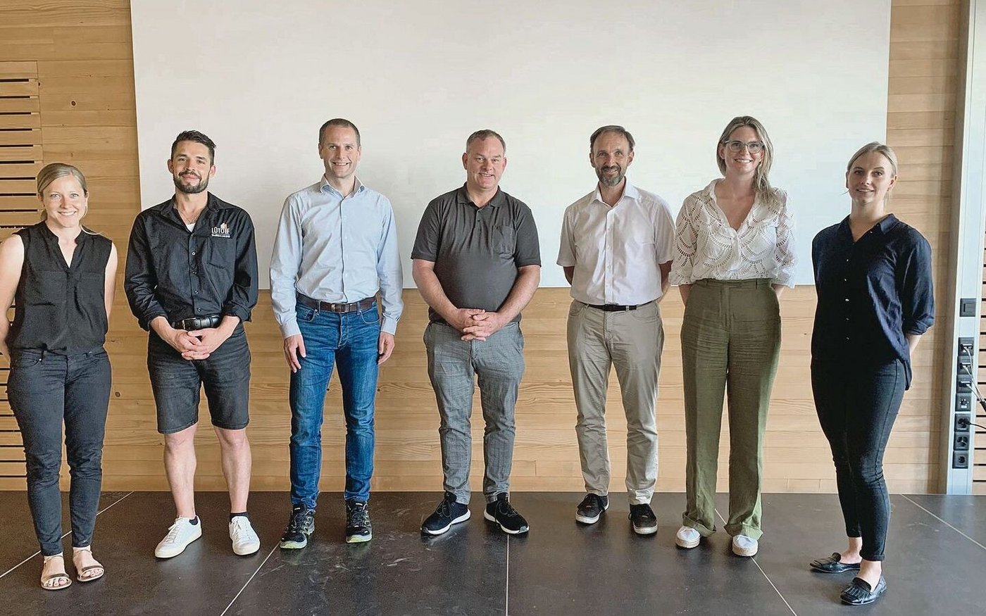 Mitorganisatorin Daniela Büchel vom LSZG mit den Referent(innen) Christian Lütolf, Andreas Baumann, Ralph Langholz, Achim Walter, Anastasia Lammer sowie Moderatorin Angelika Hardegger (v. l. n. r.).