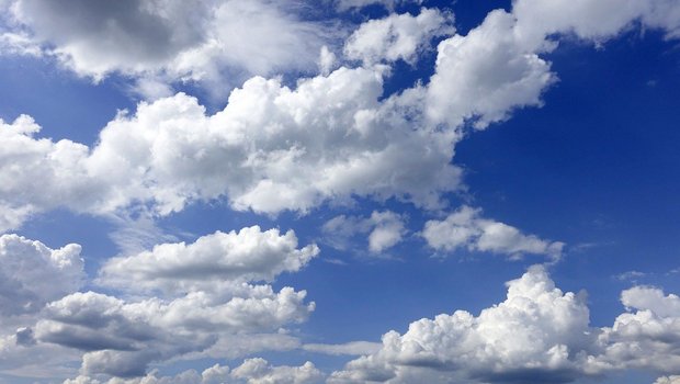 Der Flugverkehr beeinflusst auch die Wolkenbildung. Je nach Wetterlage könnte es daher im Moment weniger Bewölkung geben. (Bild Pixabay)