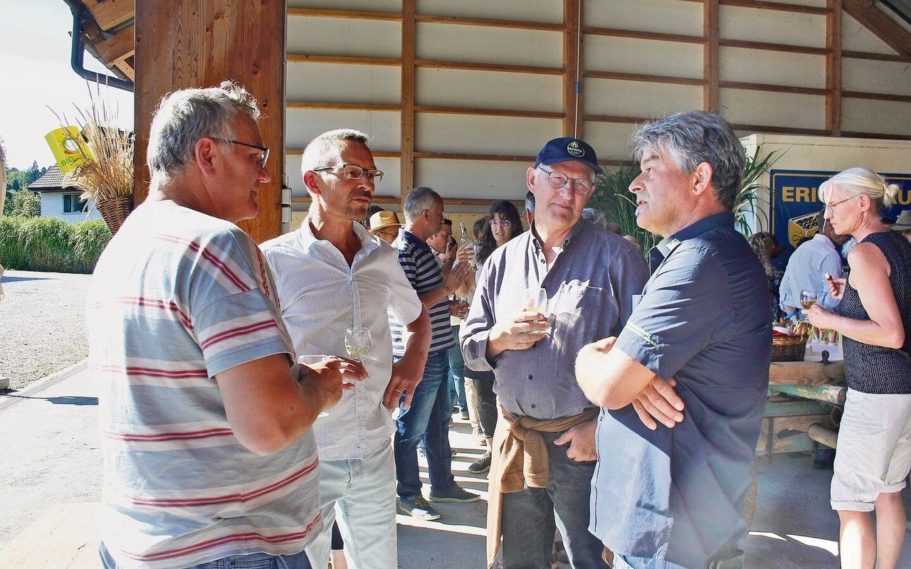 Gesellige Runde mit Co-Präsident Ruedi Vögele, Bio-Suisse-Präsident Urs Brändli, Herman Lutke Schipholt und ZBV-Präsident Martin Haab (v. l.). 